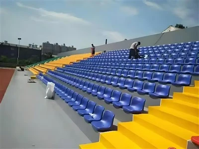 Uvlačiva višeslojna tribina